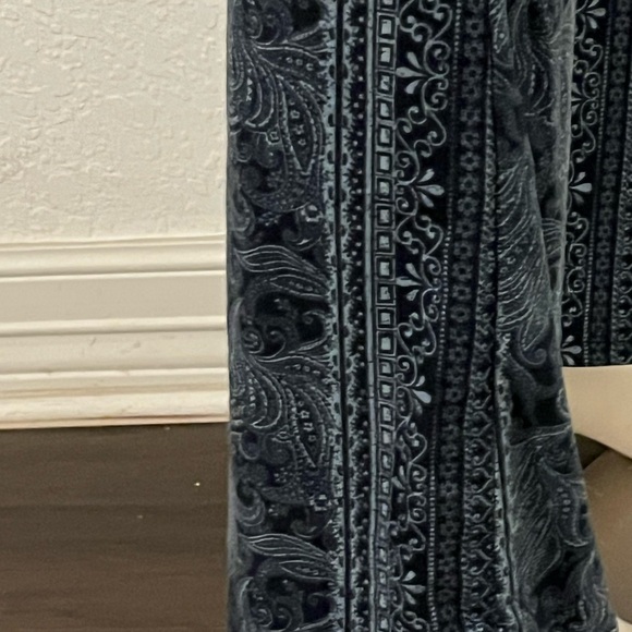 Elastic band flared leggings pants with blue pattern, elastane soft fabric. - Picture 6 of 14